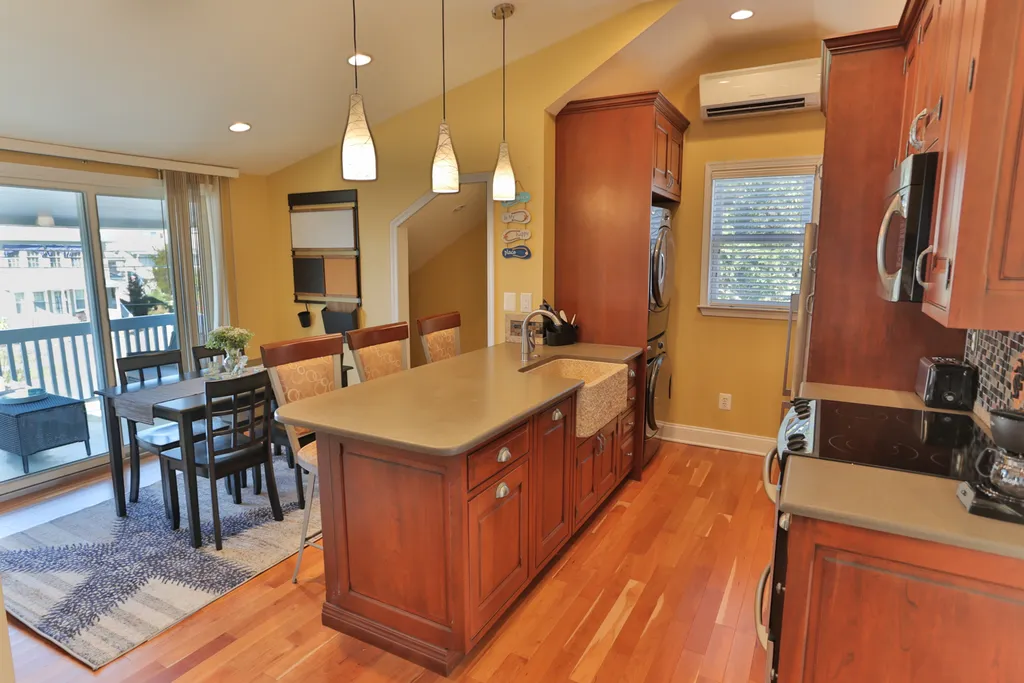 kitchen/dining room