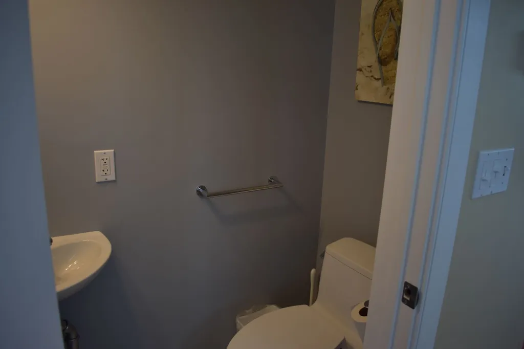 1/2 Bathroom