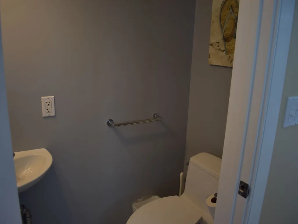 1/2 Bathroom
