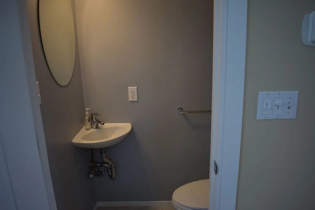 1/2 Bathroom