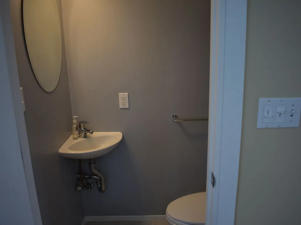 1/2 Bathroom