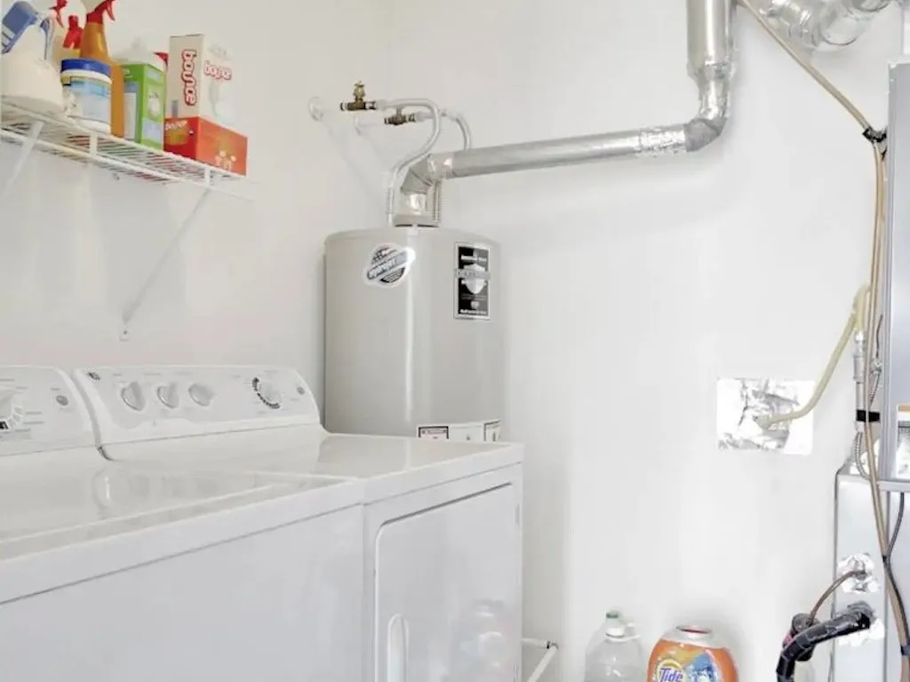 Full size laundry room on 2nd Floor
