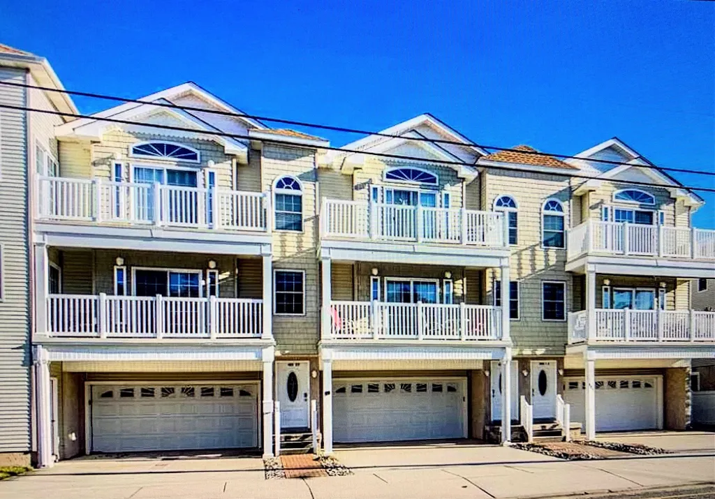 2nd Floor, Middle Unit
