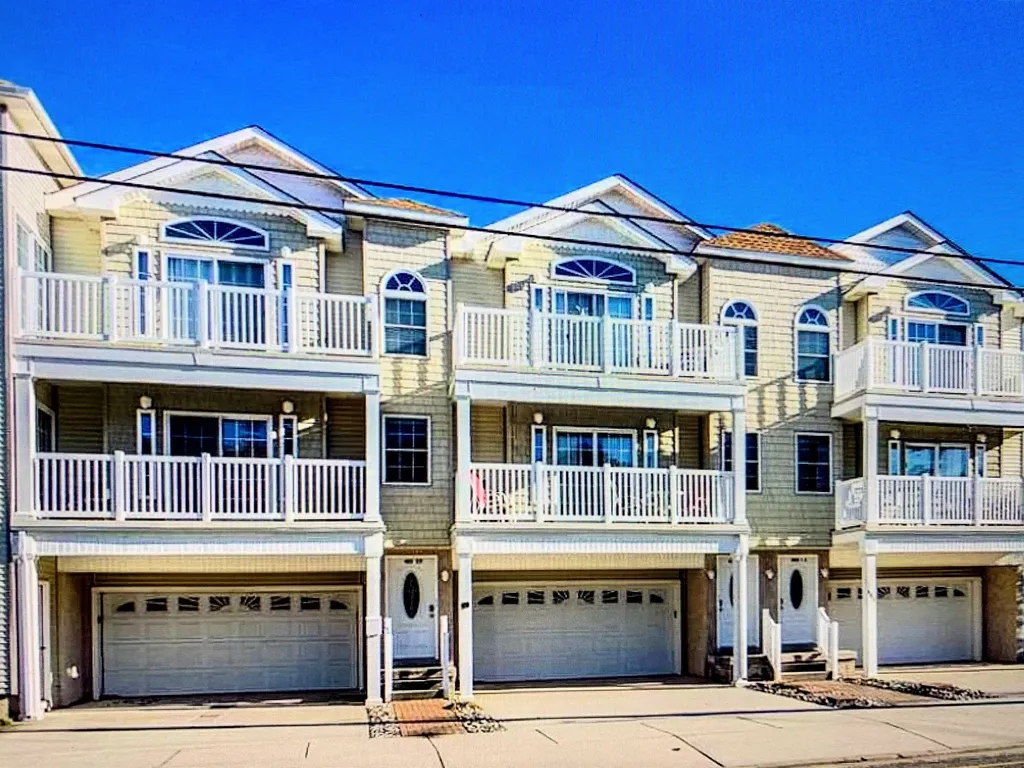 2nd Floor, Middle Unit