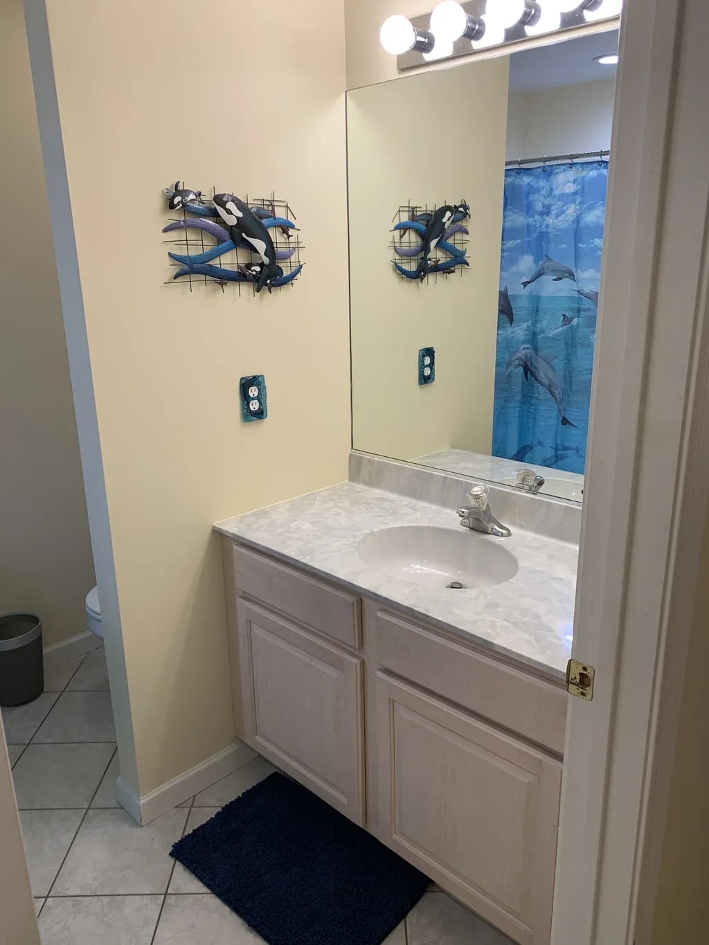 Middle Bathroom