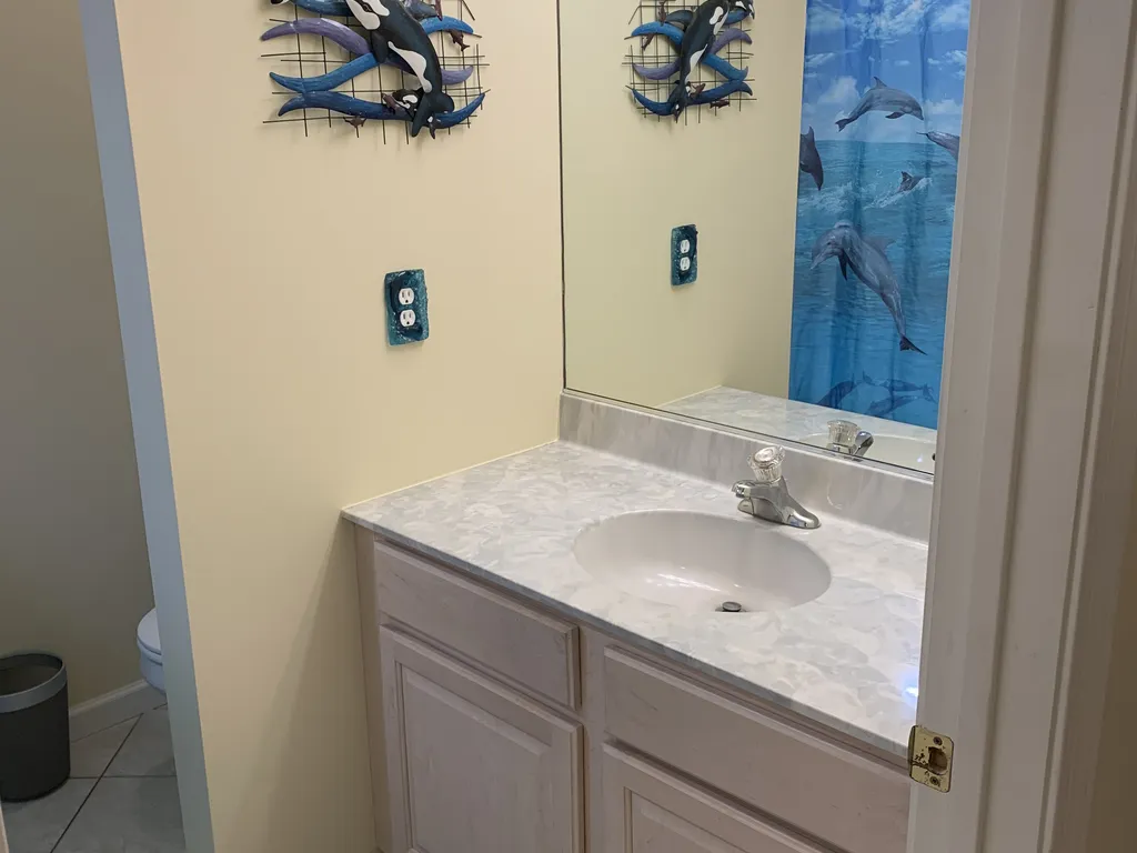 Middle Bathroom
