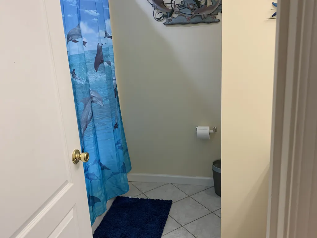 Middle Bathroom