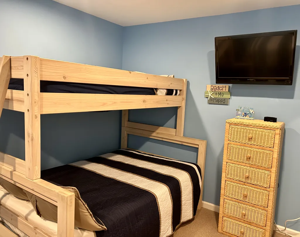 3rd bedroom - twin over full size