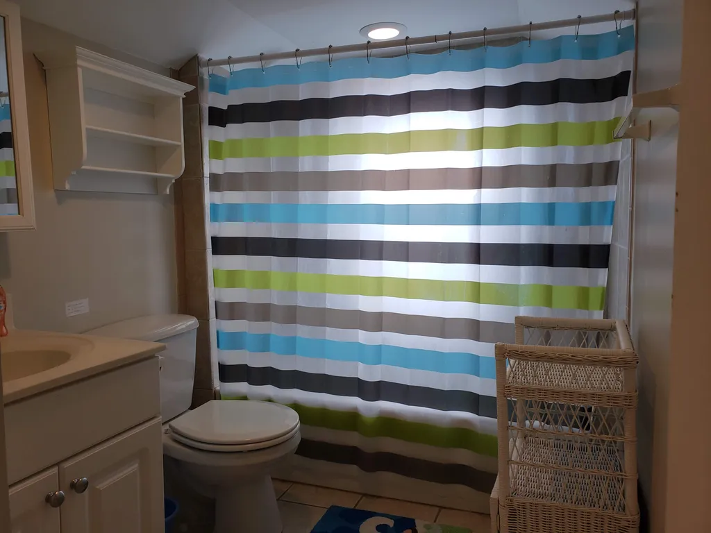 3rd Floor Full Bath