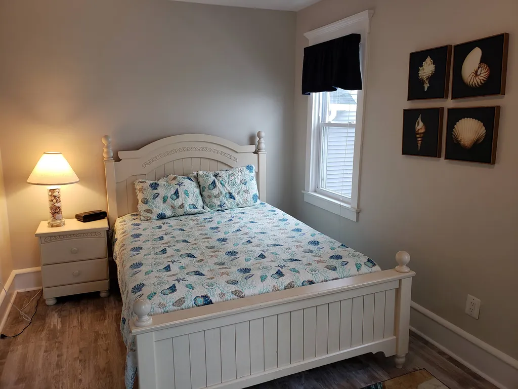 Queen Bedroom #1