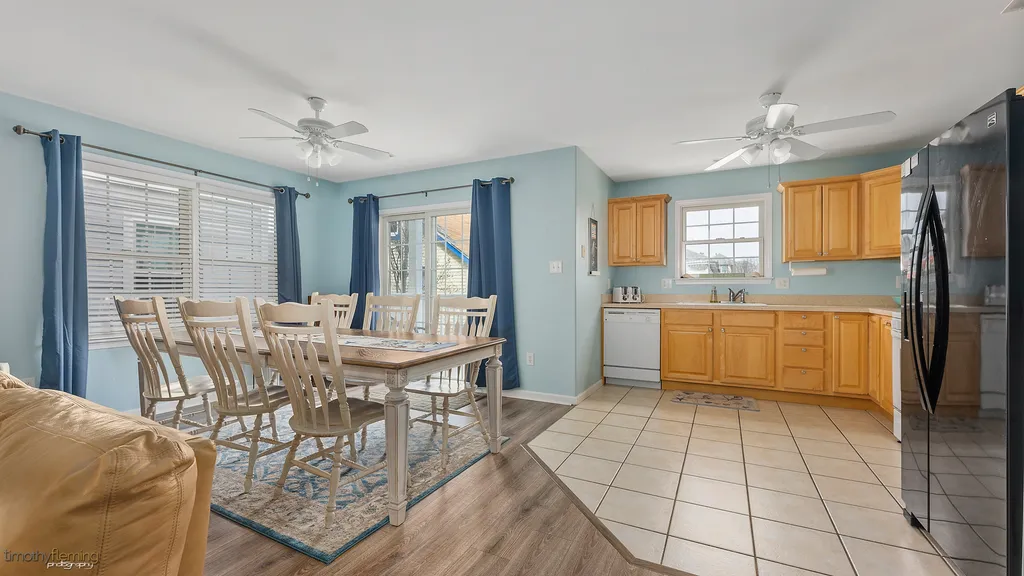 Kitchen/Dining/Balcony