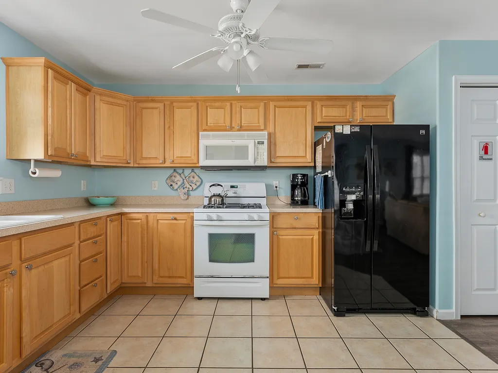 Kitchen/pantry