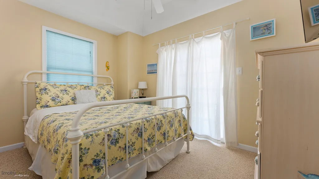 2nd bedroom with Balcony
