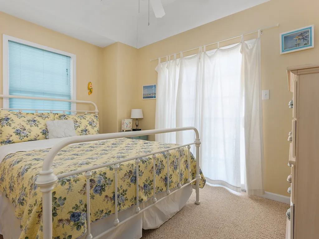 2nd bedroom with Balcony