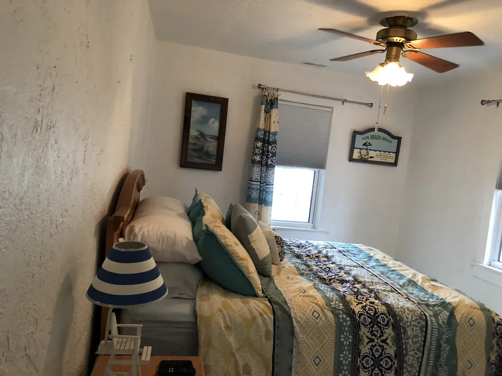 2nd BR on Main Floor with Queen