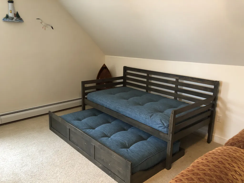 Twin trundle daybed in upstairs rec room