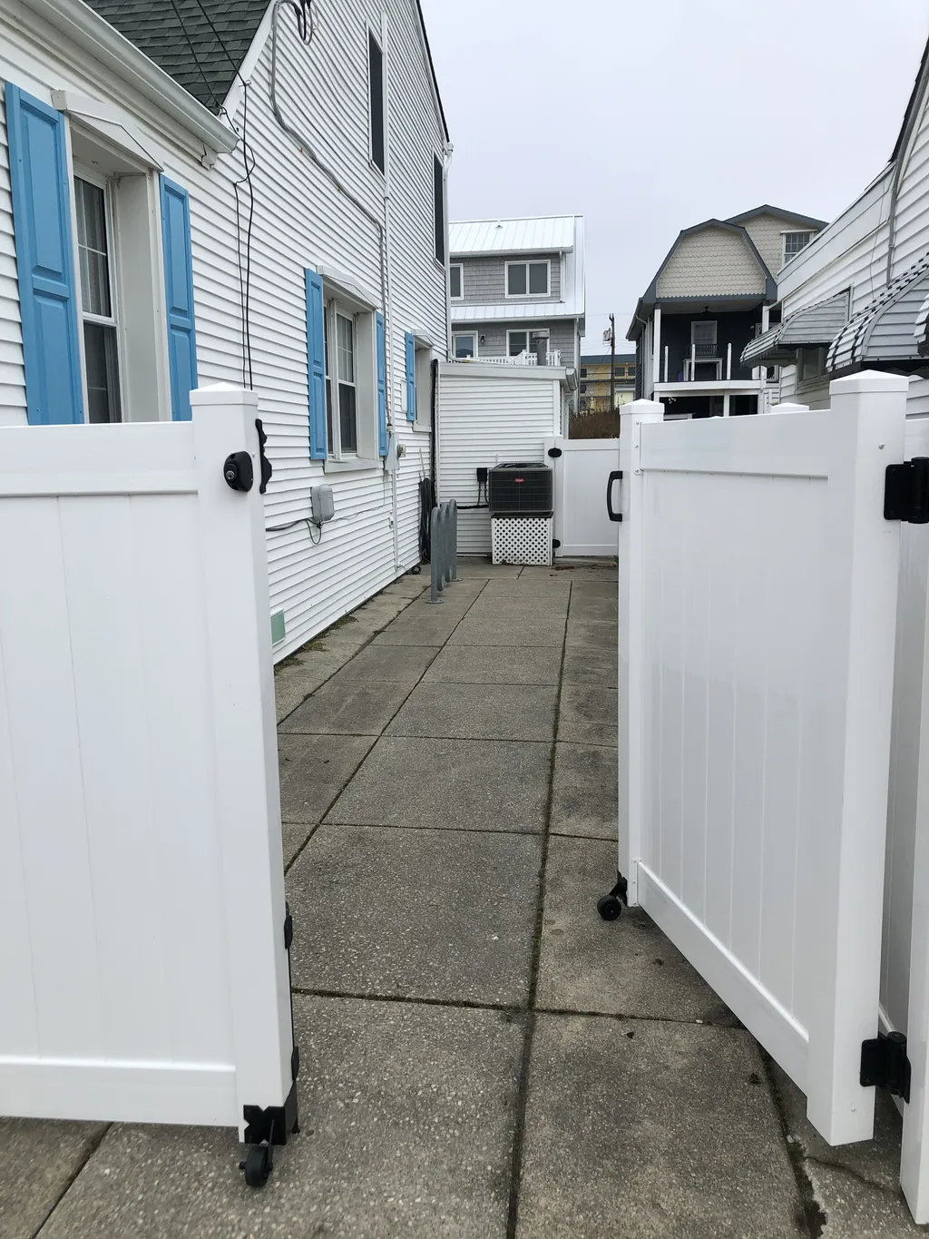 Side path for gear storage