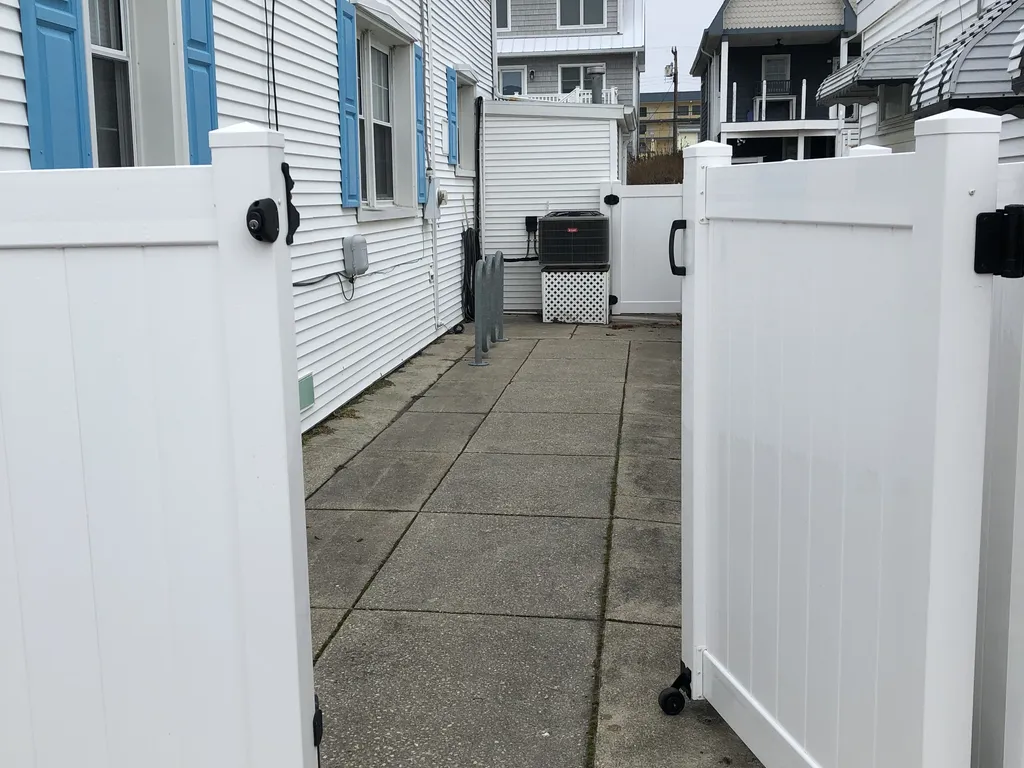 Side path for gear storage