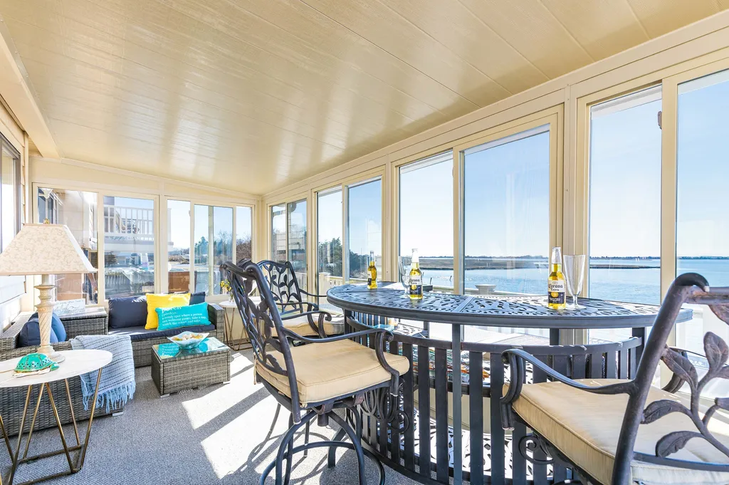 Sunroom with perfect sunsets