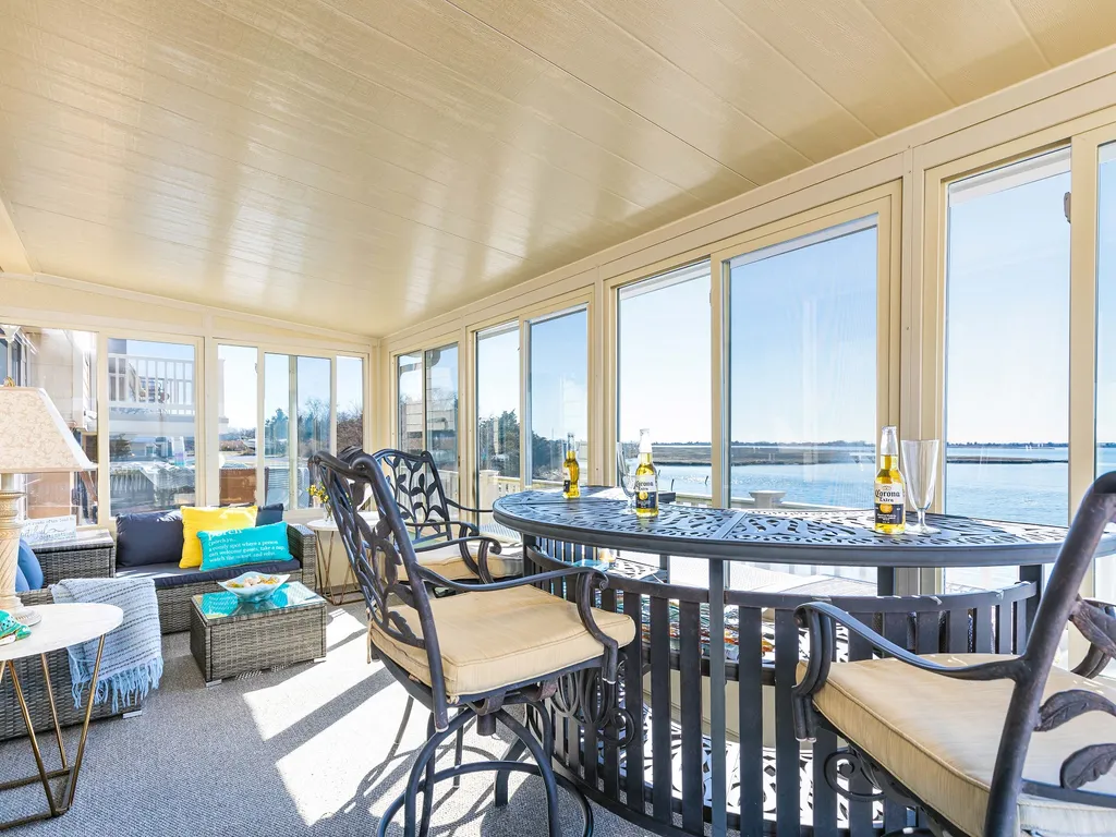 Sunroom with perfect sunsets