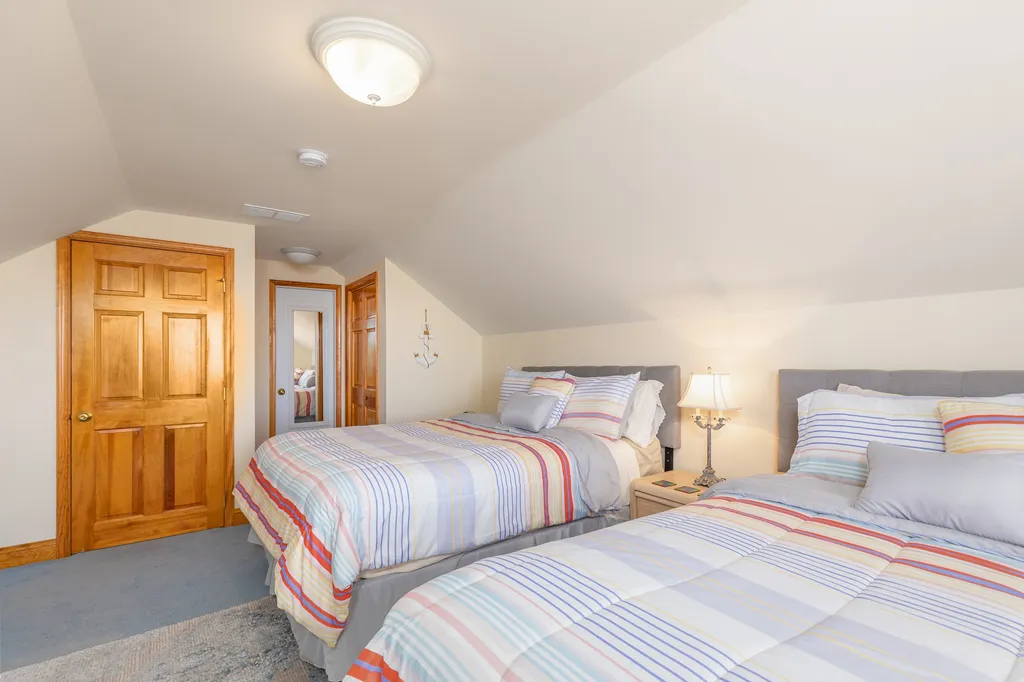 Bedroom 4 - 2 Queen Beds