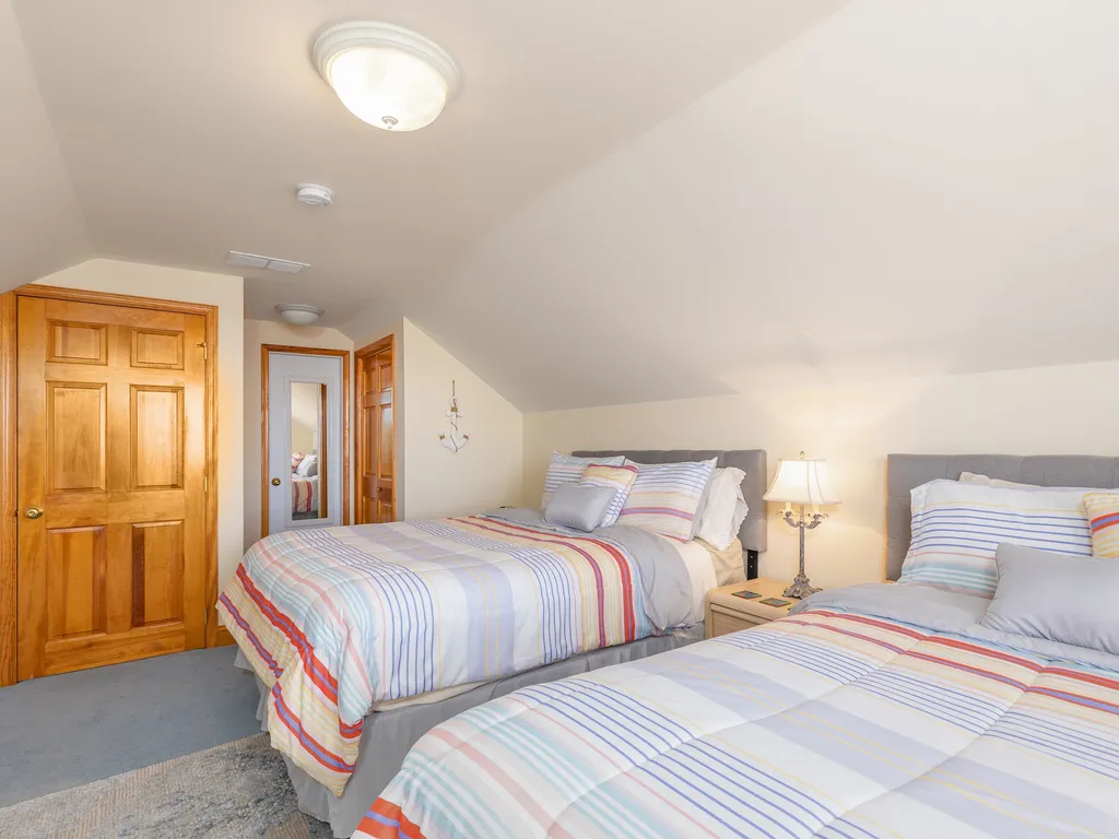 Bedroom 4 - 2 Queen Beds