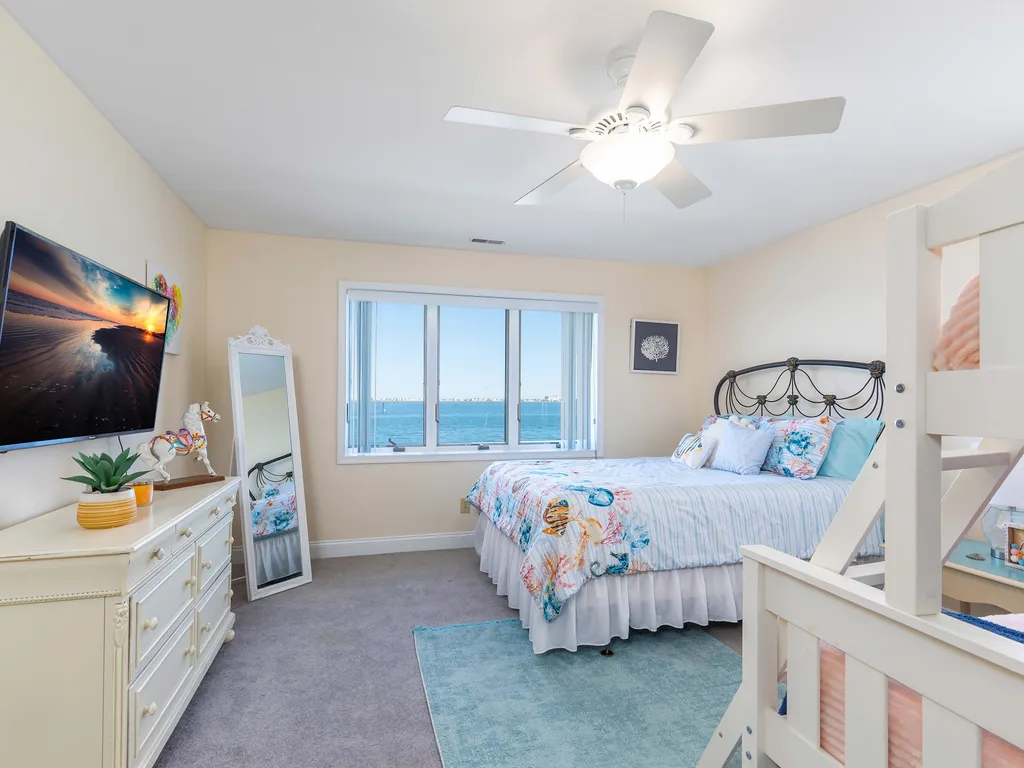 Bedroom 2 - Queen, twin/full bunkbed