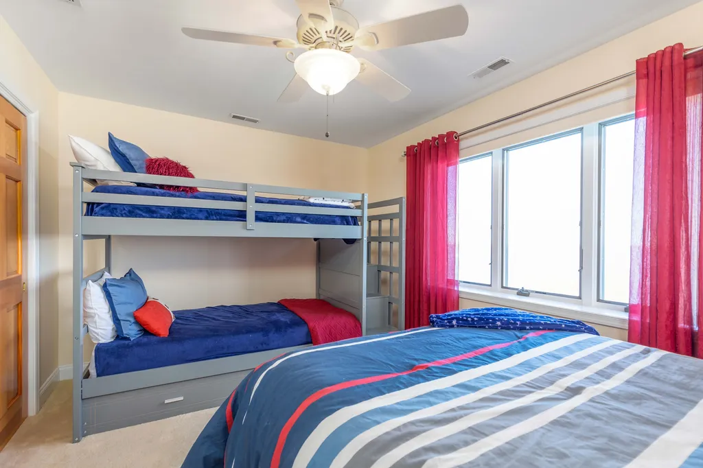 Bedroom 3 - Queen, twin bunk beds