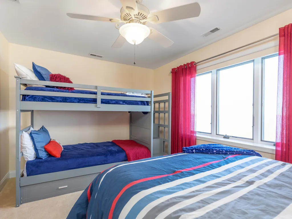 Bedroom 3 - Queen, twin bunk beds