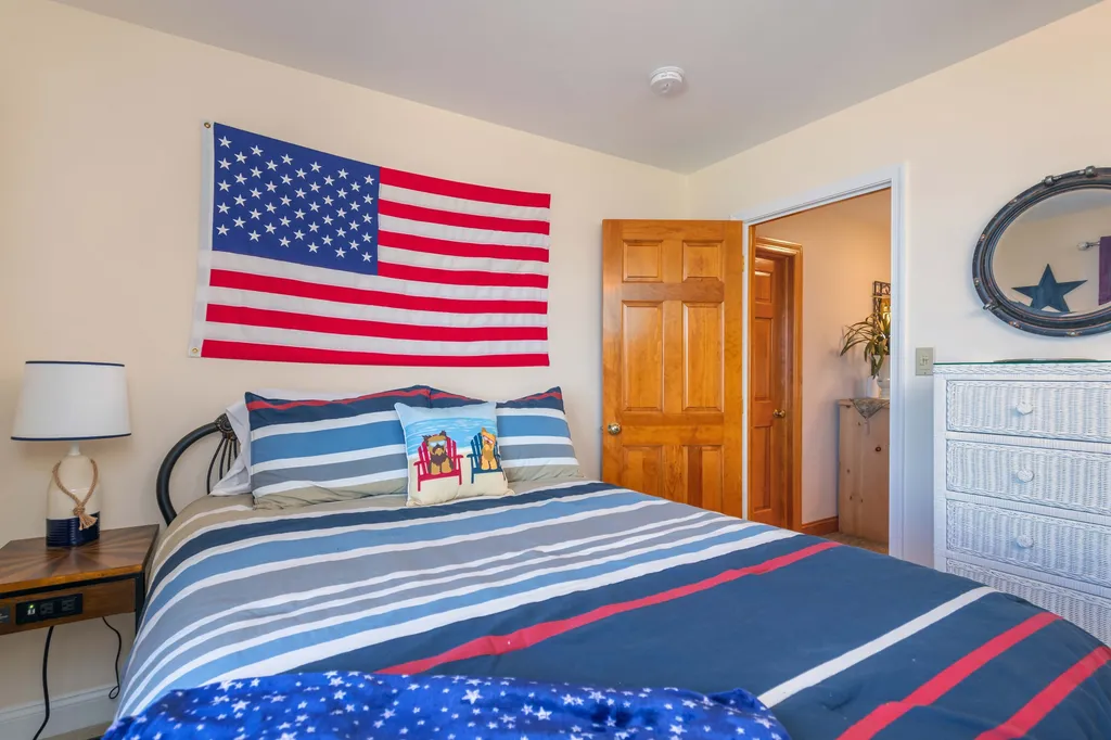 Bedroom 3 - Queen Bed