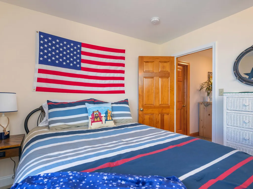 Bedroom 3 - Queen Bed