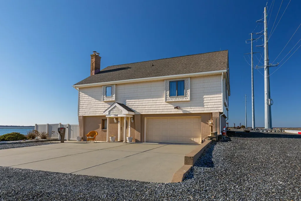 Front with driveway