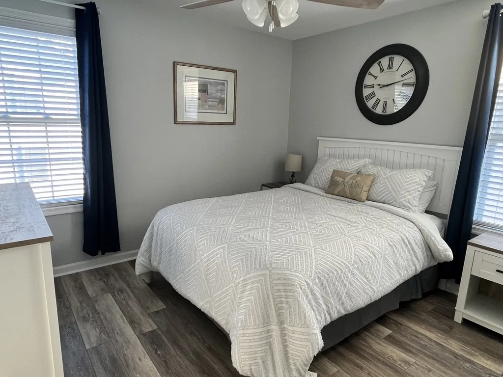 2nd Bedroom (sleeps 2)