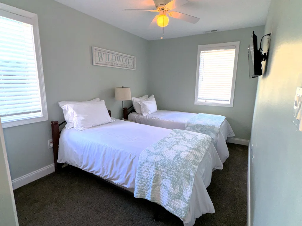 1st Fl Bedroom #3 - 2 Twins