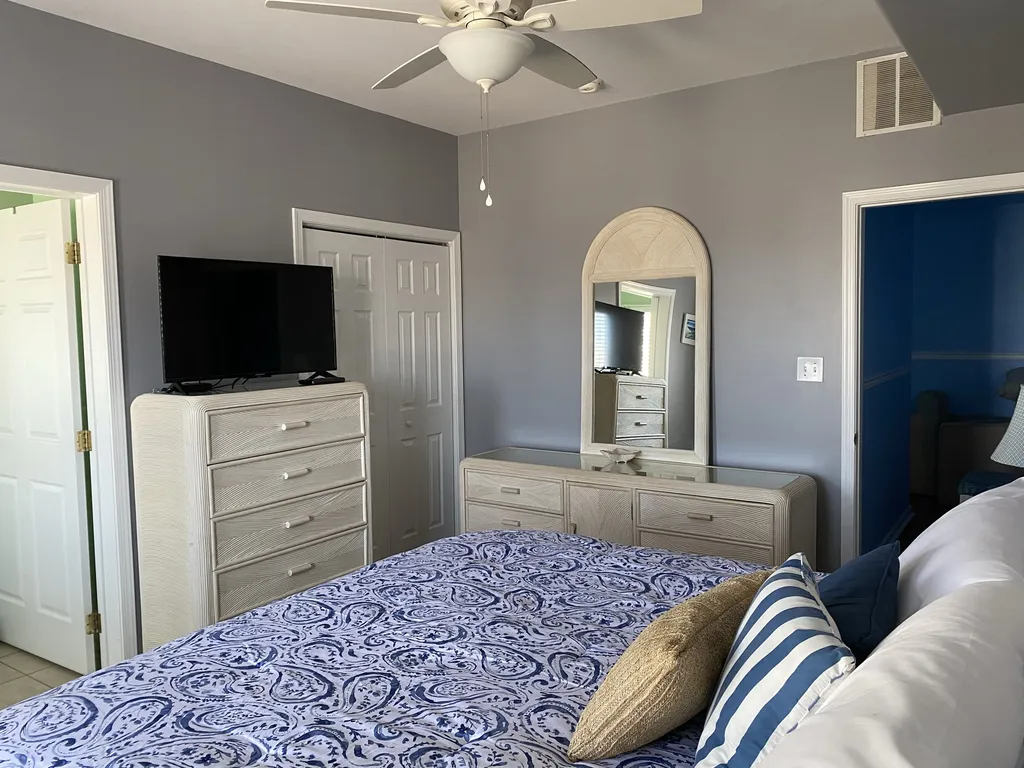 Master Bedroom (King)