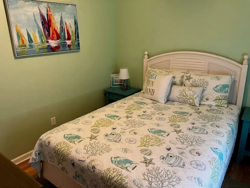 Bedroom 2 (Queen)