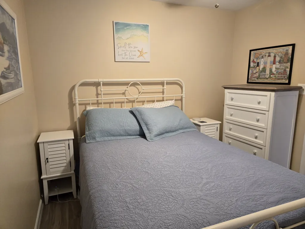 Queen Bedroom