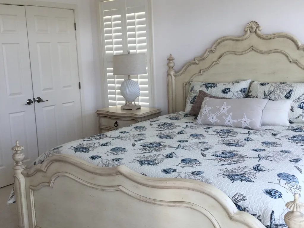 2nd floor bedroom, king bed