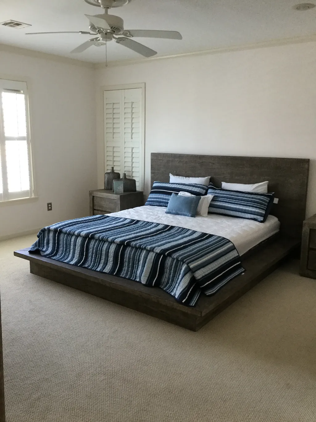 Master bedroom, king bed