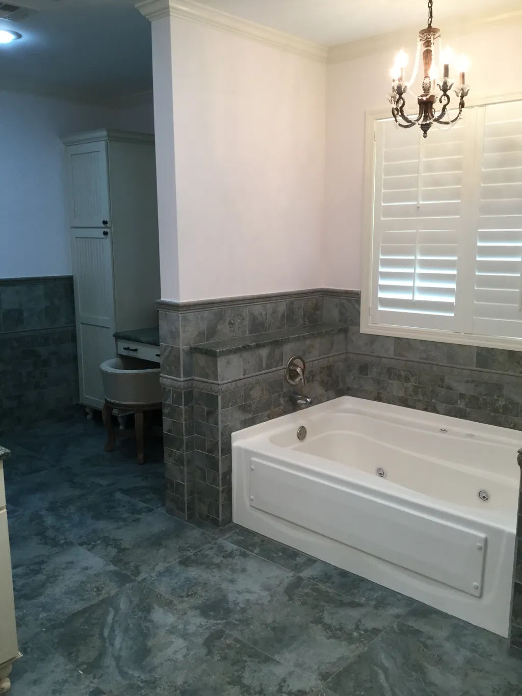 Master bath jacuzzi tub
