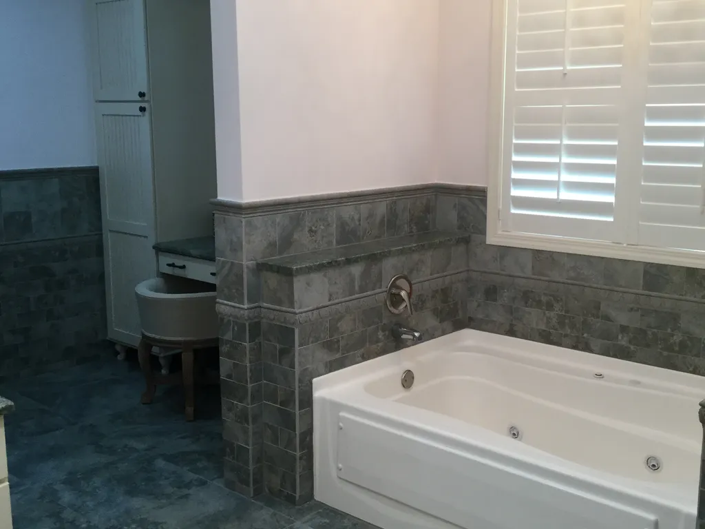 Master bath jacuzzi tub