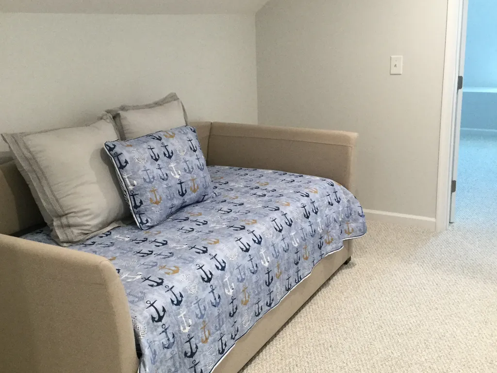 Daybed, 3rd floor