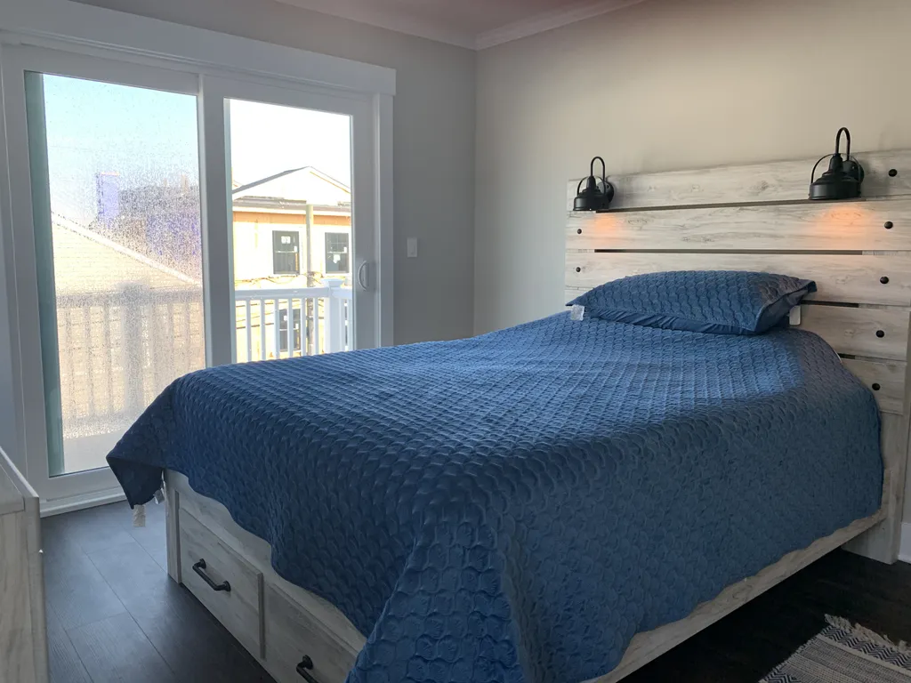 Master Bedroom w/ Queen Bed