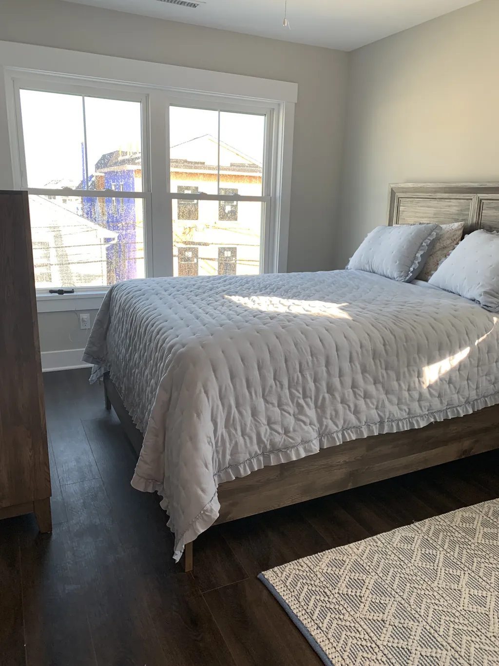 2nd Bedroom w/ Queen