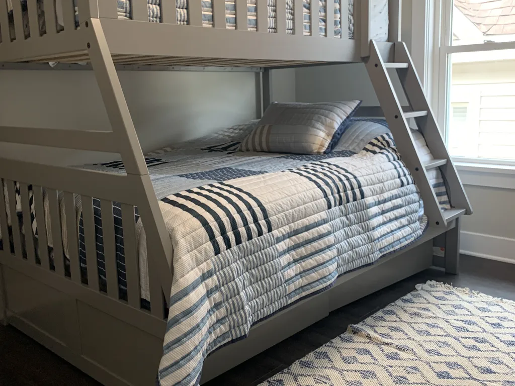 3rd Bedroom w/ Full &amp;amp; Twin Bunk Bed