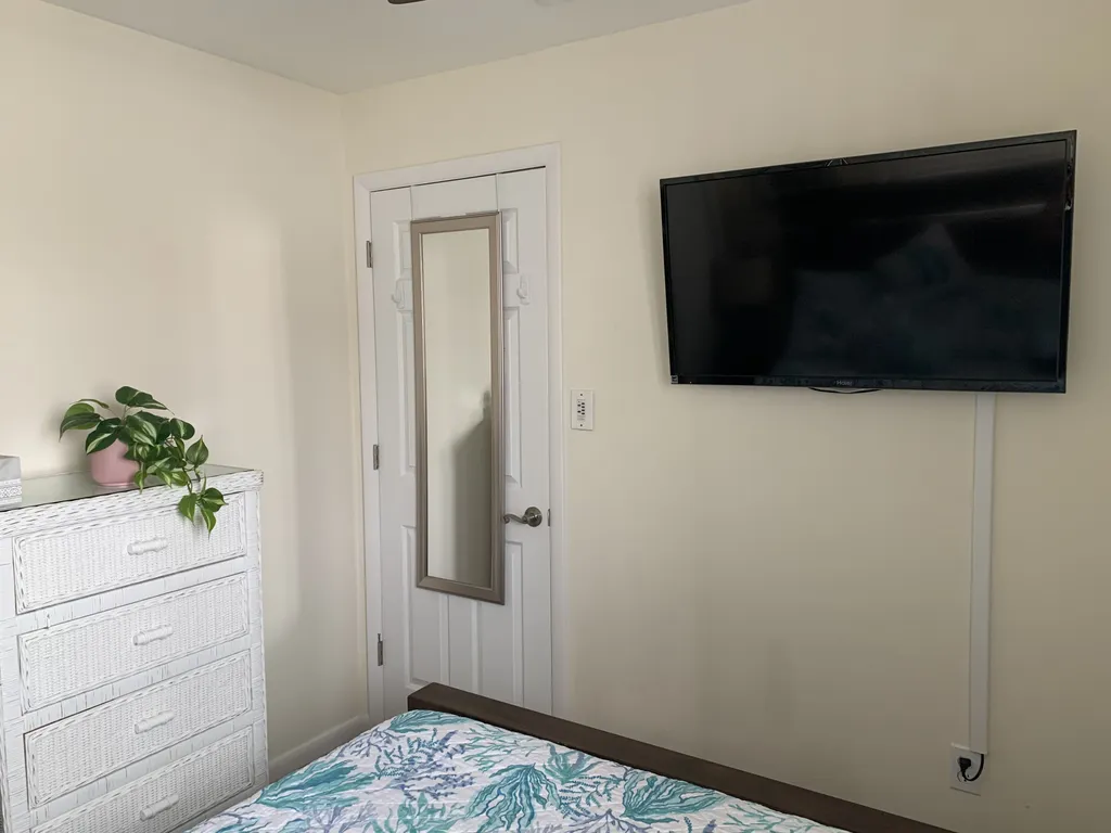 Bed room -1 (Queen bed)