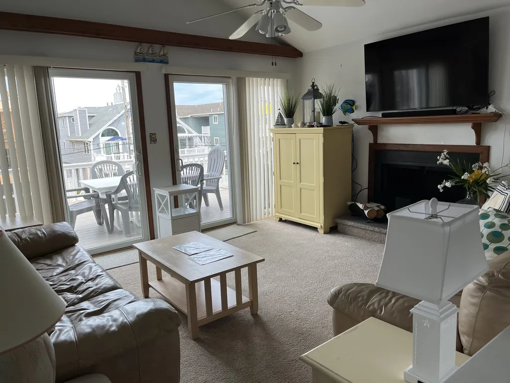 Living Room w/Smart TV