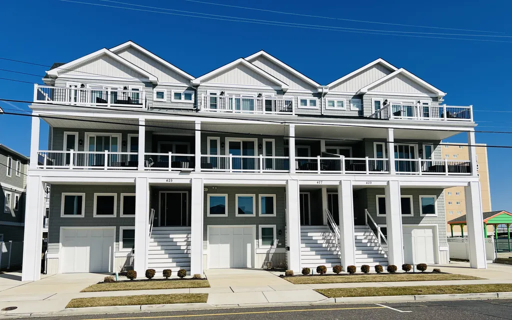 Building Front - Middle house