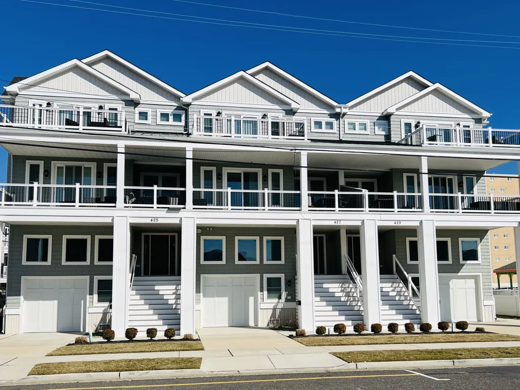 Building Front - Middle house