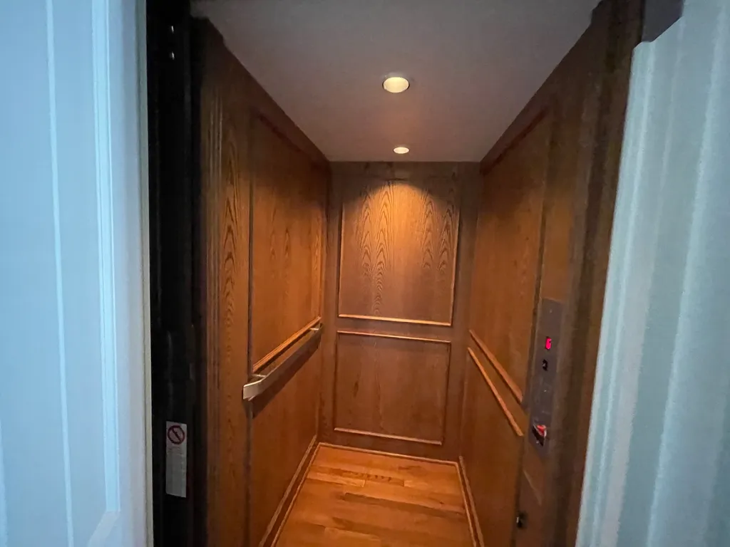 Elevator - goes to all levels